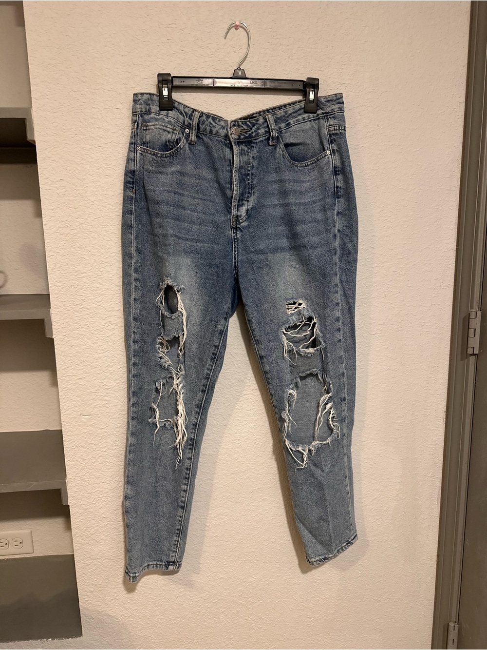 Boyfriend Ripped Jeans in Faded Blue